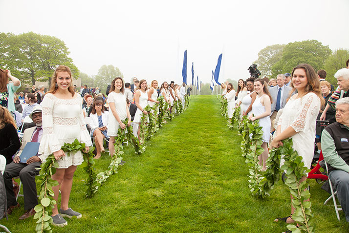 The traditional Laurel Chain at Commencement 2018