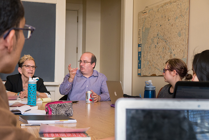 David Grann meets with Professor Blanche Boyd's Narrative Non-fiction class. 