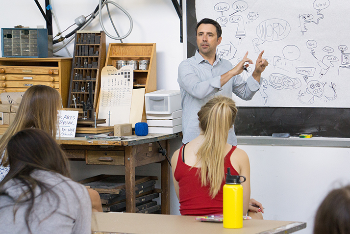 Jarrett Krosoczka leads a workshop for students in Professor of Art Timothy McDowell’s “Print Workshop” course. 