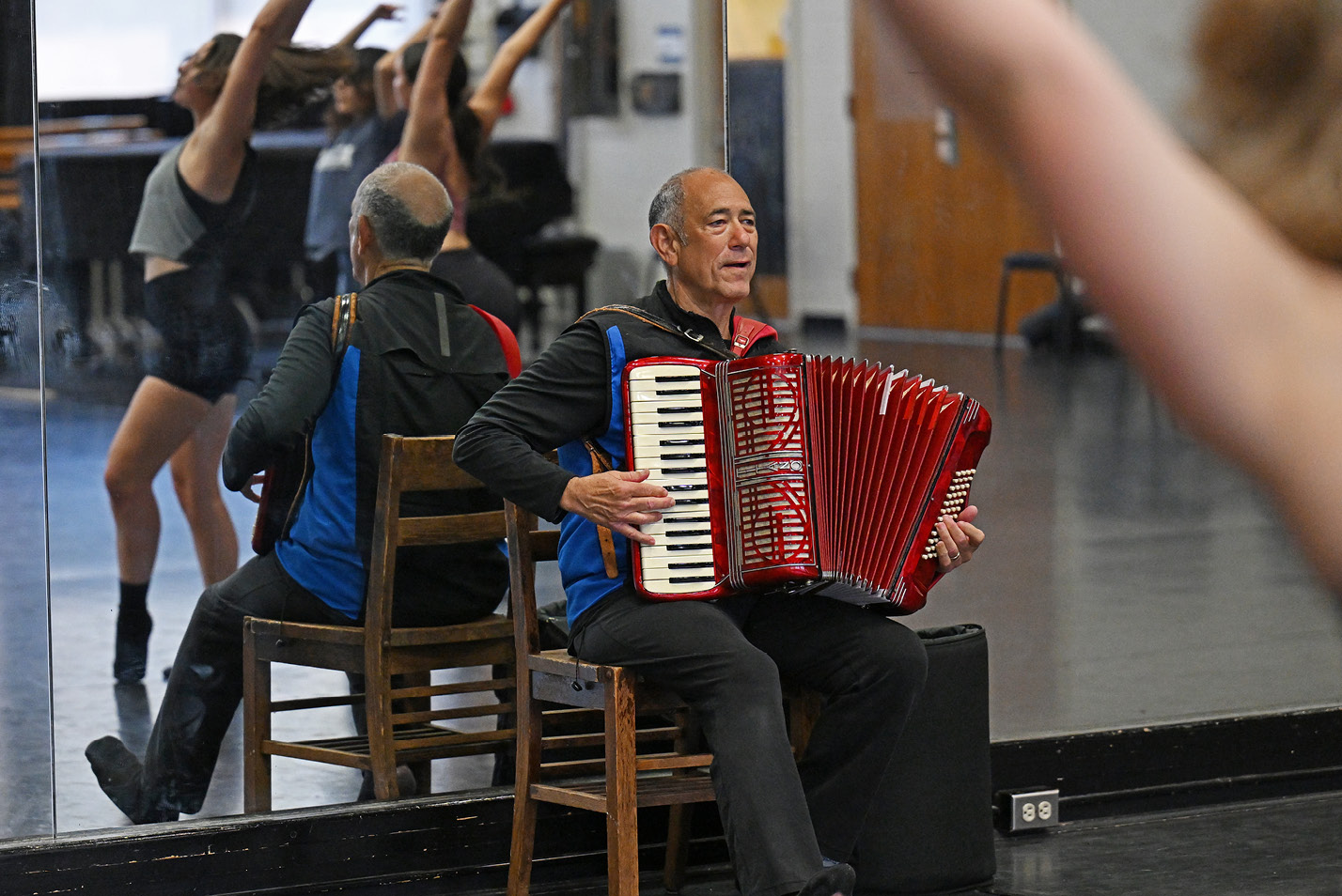 David Dorfman plays accordion while overseeing a Summer @ Conn session