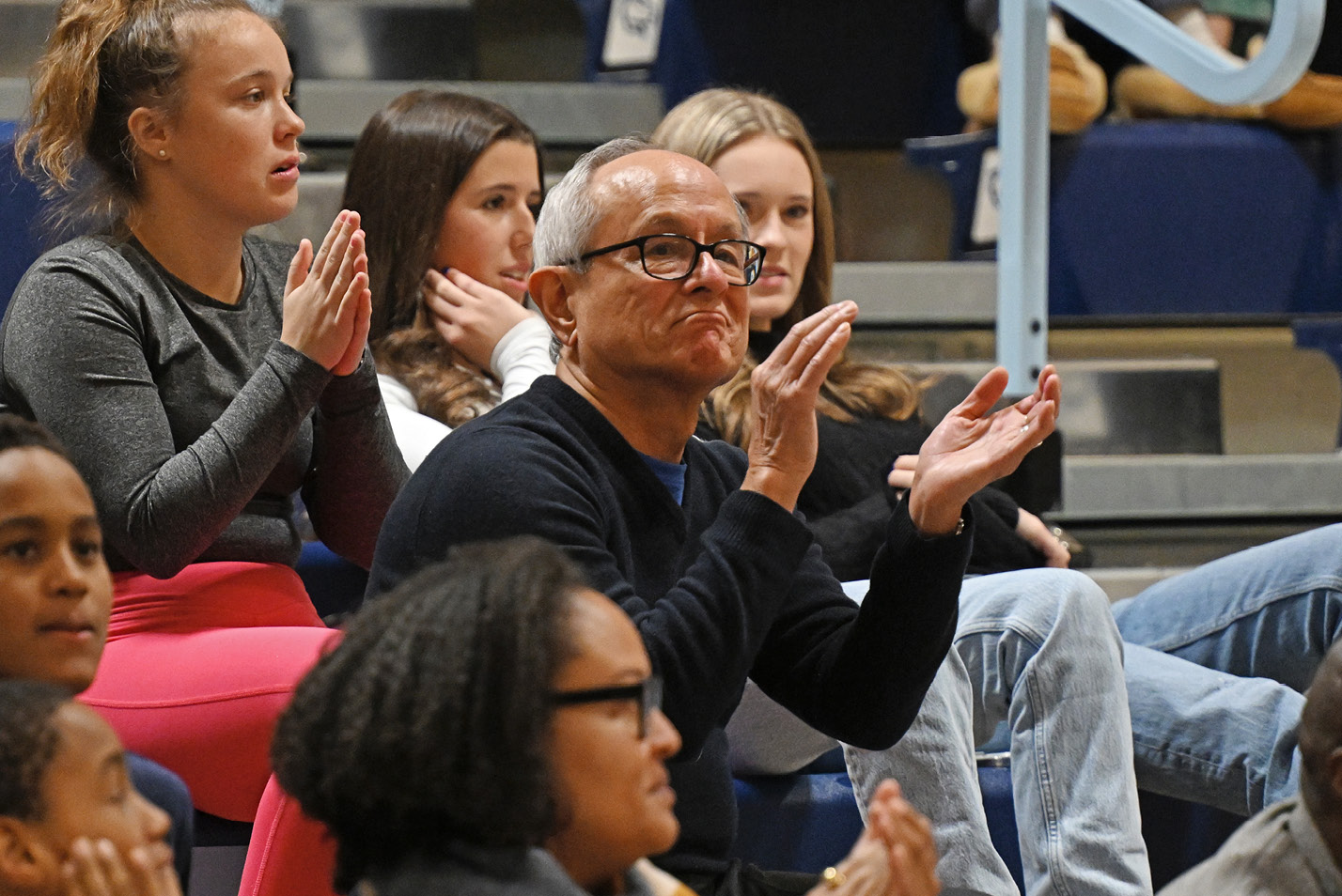 Interim President Wong cheers on the men's basketball team